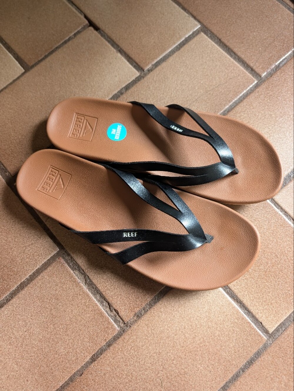 NWOB Reef Cusion Spring Step Size 8.5 Black Tan Summer Pool Vacation Comfort